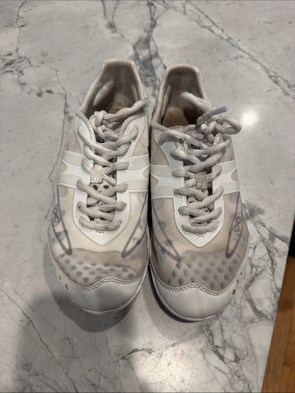Nfinity Vengeance cheer Sneakers - size 5